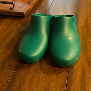 Brand new green calzuros